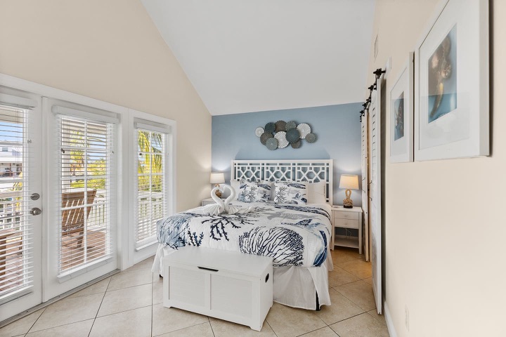 Bedroom with two twin beds